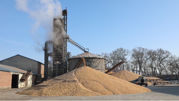 扭虧為盈，糧食烘干用上秸稈打捆直燃鍋爐就是省