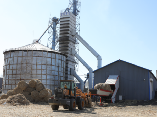 煤價上漲，糧食烘干用上生物質秸稈大包直燃熱風爐，一年省下30萬